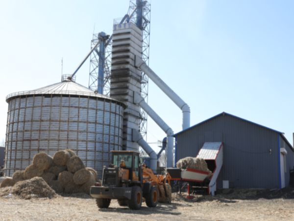 煤價(jià)上漲，糧食烘干用上生物質(zhì)秸稈大包直燃熱風(fēng)爐，一年省下30萬